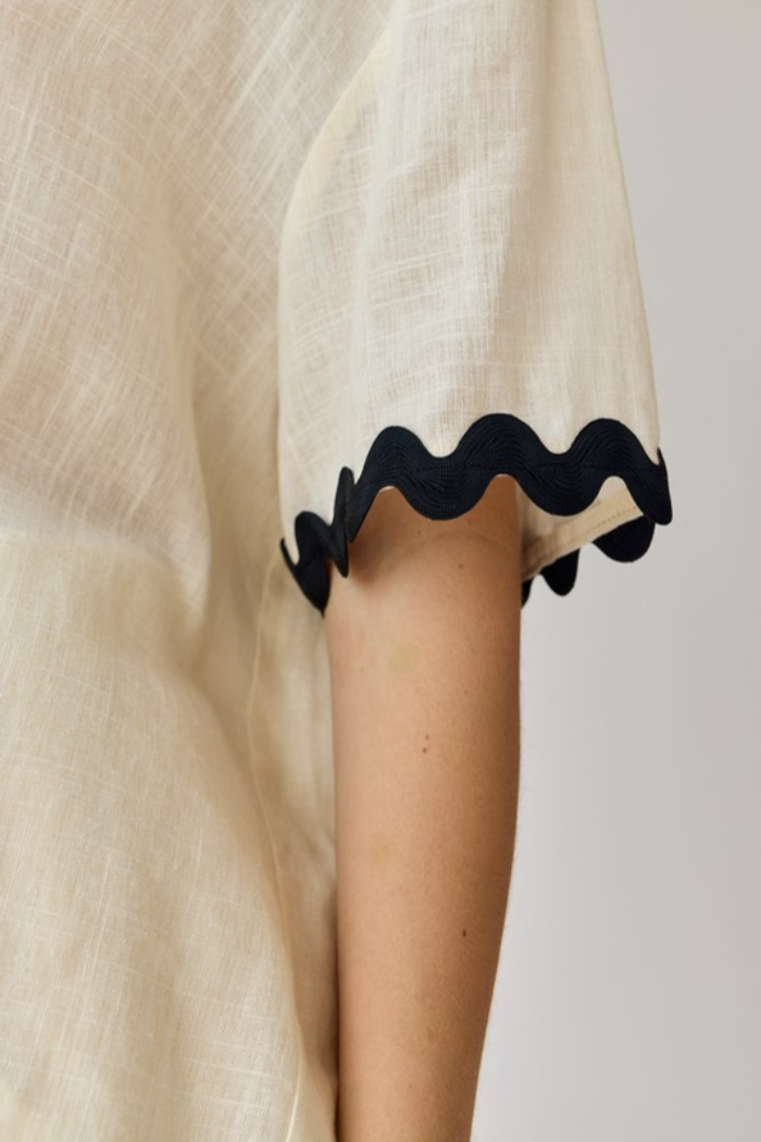 "Lia" SS Wave Hem Top