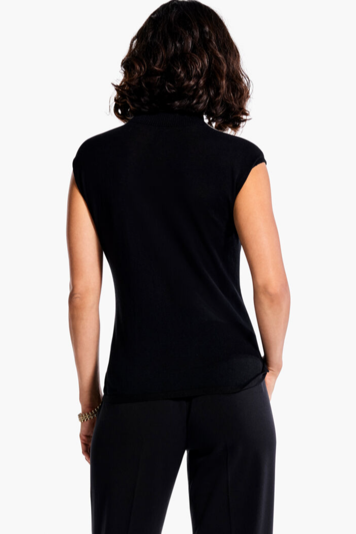 SLEEVELESS TURTLENECK SWEATER TEE