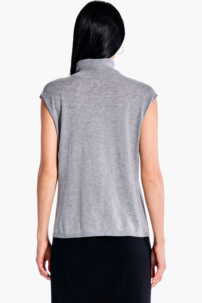 SLEEVELESS TURTLENECK SWEATER TEE