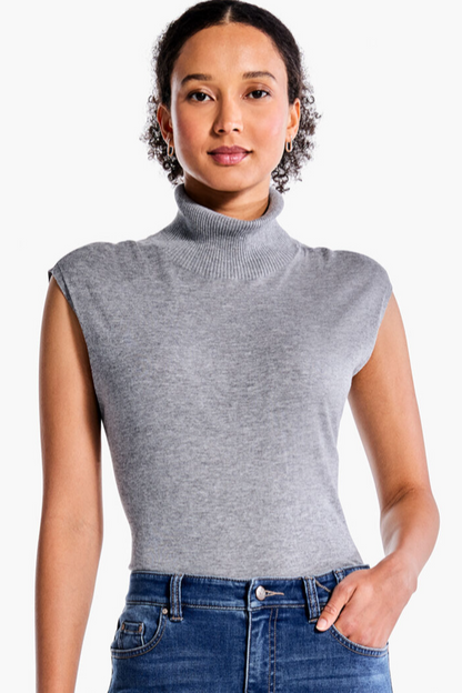 SLEEVELESS TURTLENECK SWEATER TEE