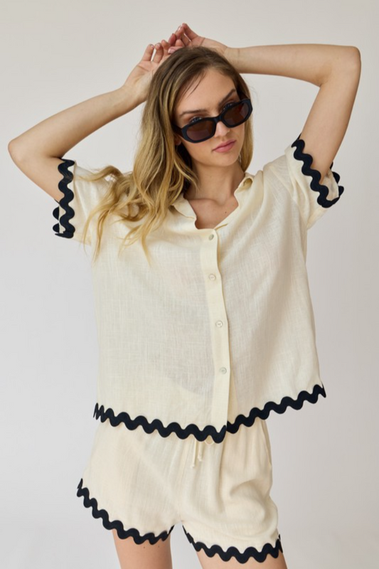 "Lia" SS Wave Hem Top