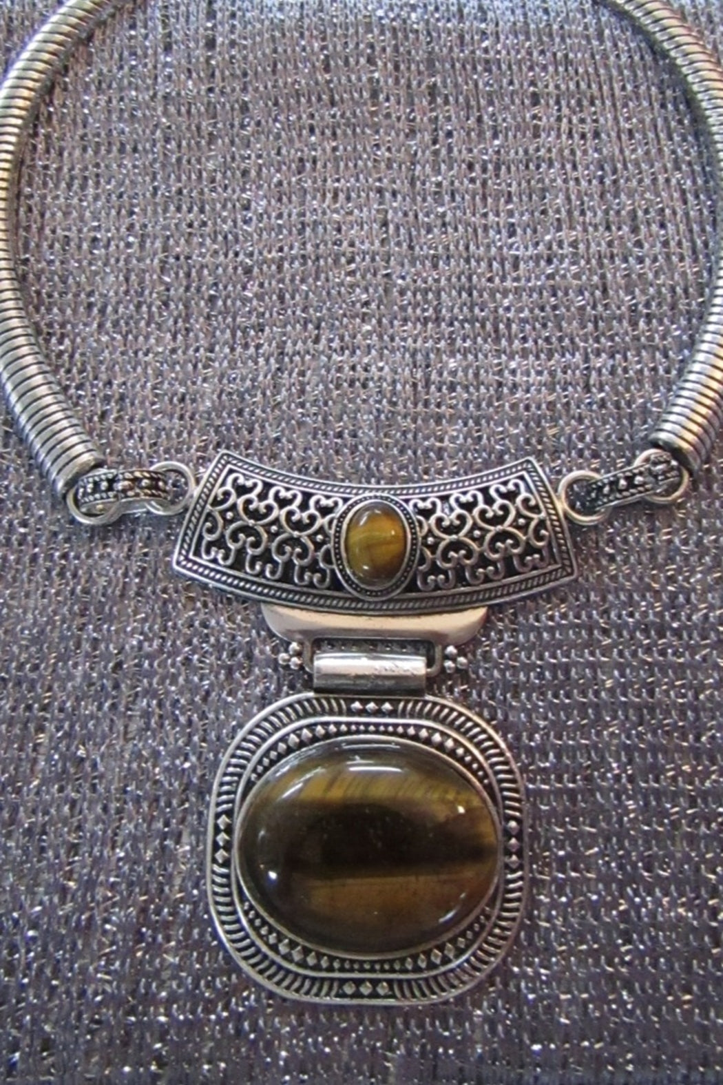 SILVER EMBOSSED METAL CHOKER - TIGER EYE COLORED STONE